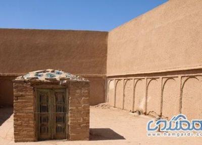 مسجدی تاریخی و نقلی در یزد که تابستان خانه ای روی پشت بام دارد